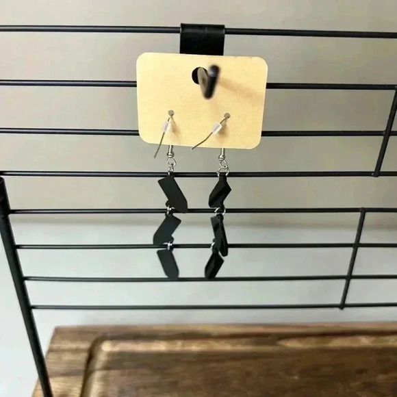 Colorful Crayon Adorable Dangly Earrings NEW - Picture 2 of 2